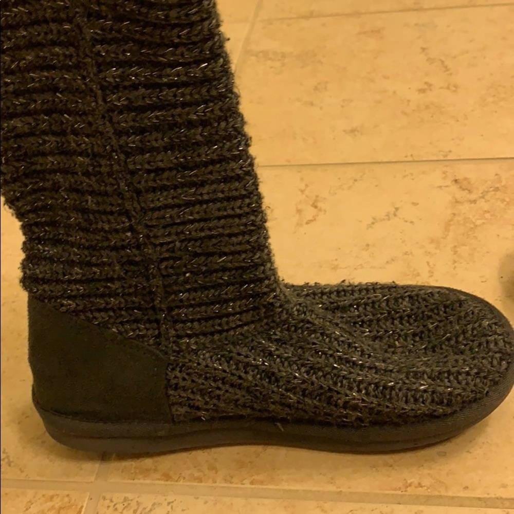 Grey slouchy booties.